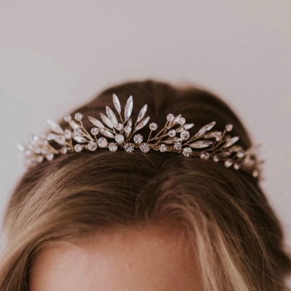 Untamed Petals wedding tiara - Picture 3 of 8